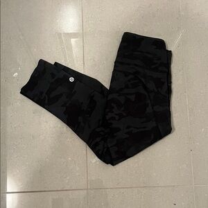 Lululemon Black Camouflage capri Leggings